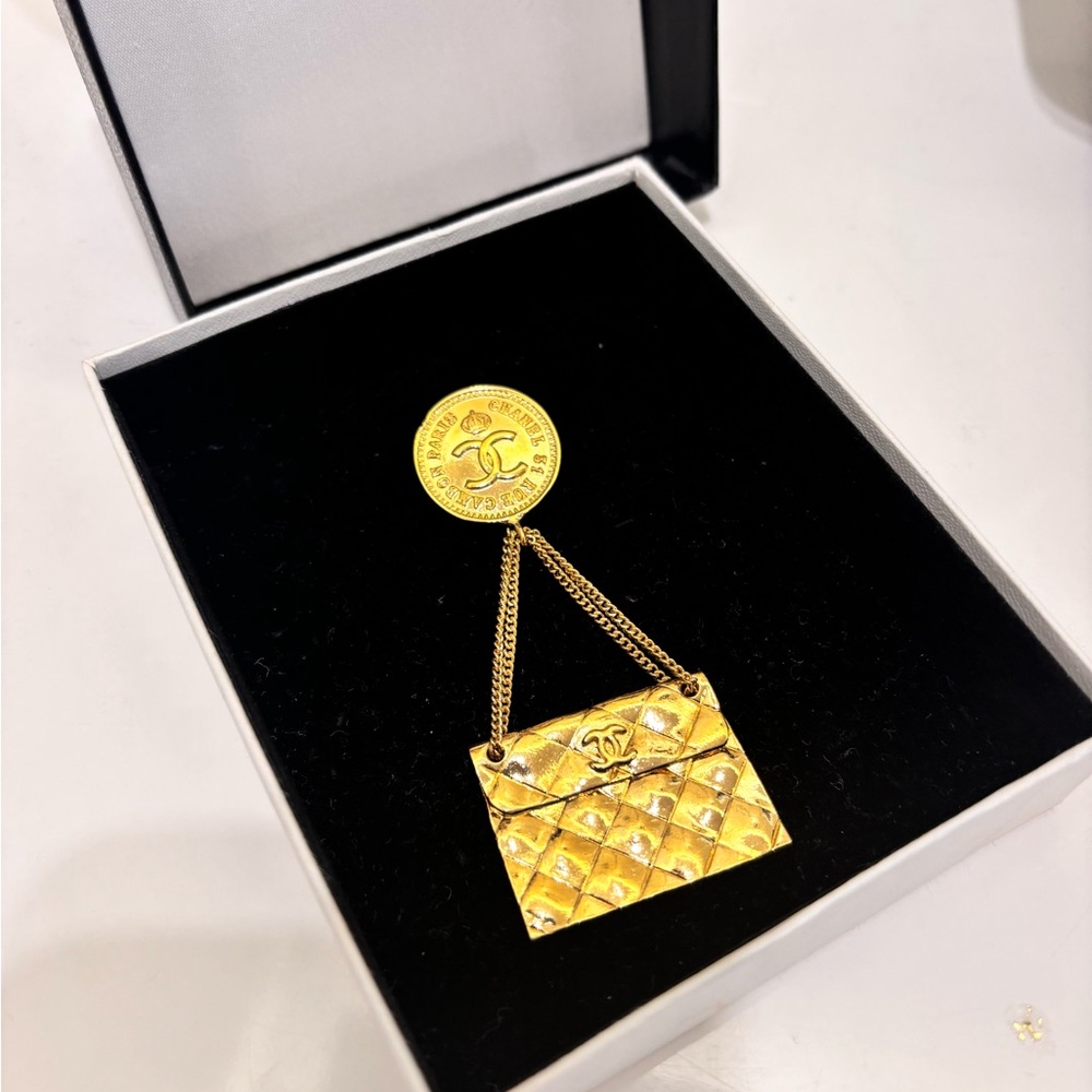 CHANEL Gold Quilted Bag Brooch with Chain coin round cc logo